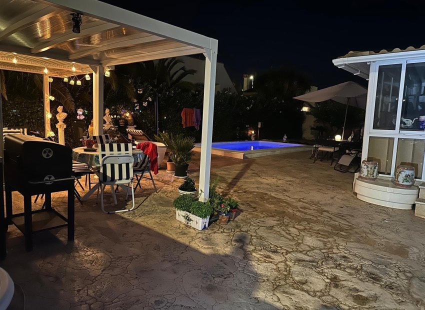 Reventa - Villa - Hondón de las Nieves - Urbaniz La Montañosa