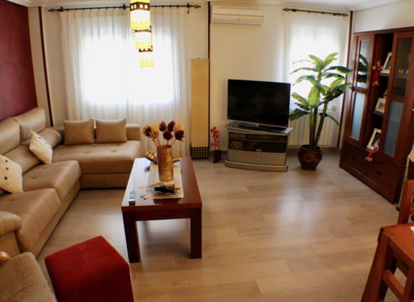 Reventa - Villa - La Nucía - Urbanizaciones