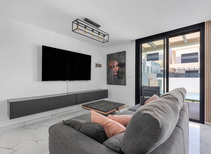 Reventa - Villa - Los Montesinos - La Herrada