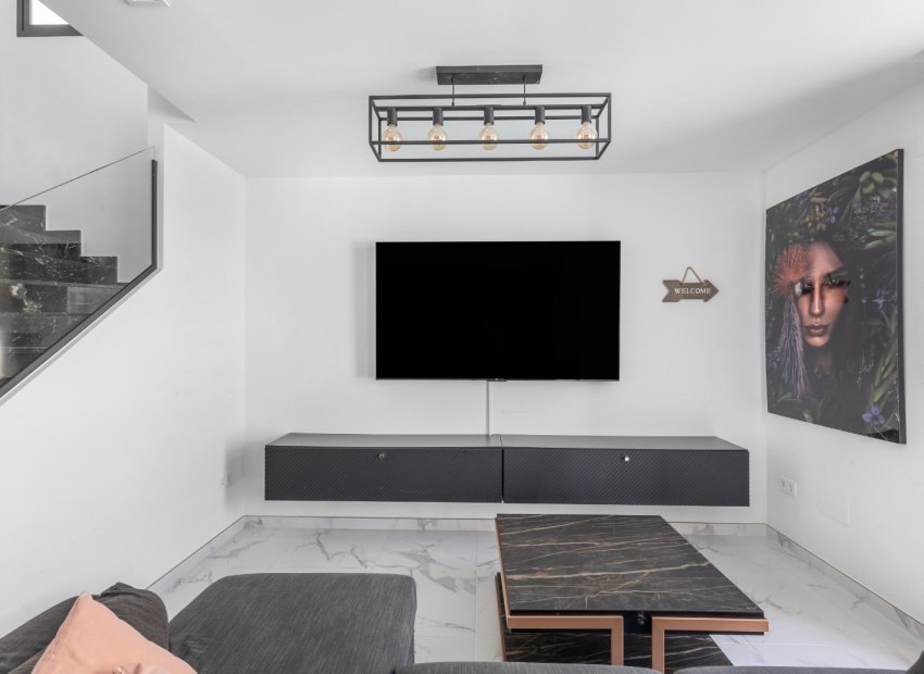 Reventa - Villa - Los Montesinos - La Herrada