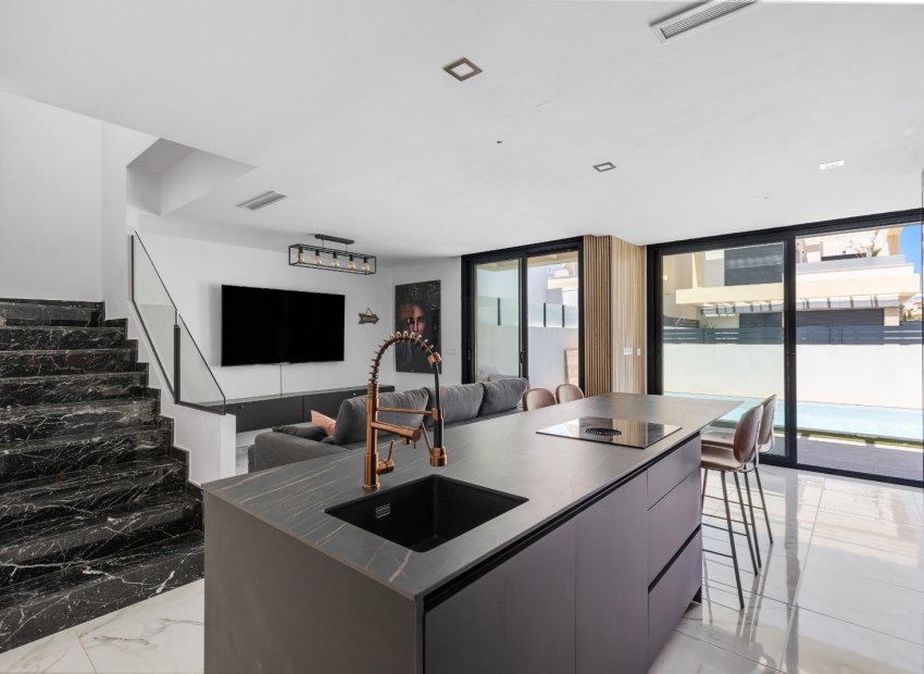 Reventa - Villa - Los Montesinos - La Herrada