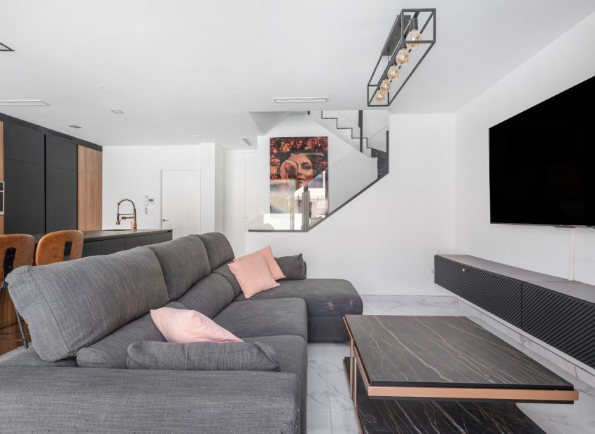 Reventa - Villa - Los Montesinos - La Herrada