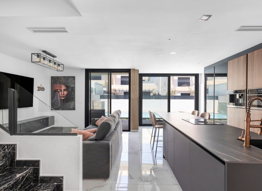 Reventa - Villa - Los Montesinos - La Herrada