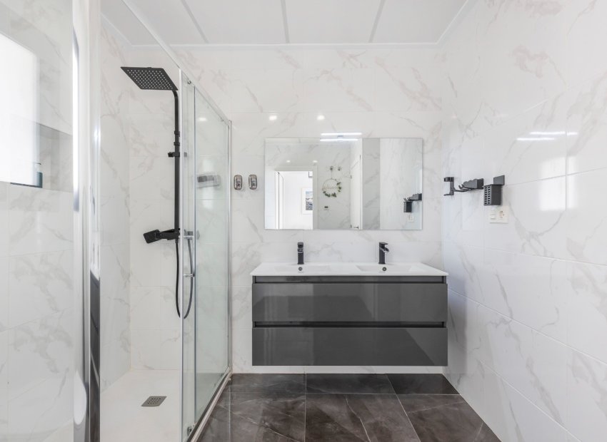 Reventa - Villa - Los Montesinos - La Herrada