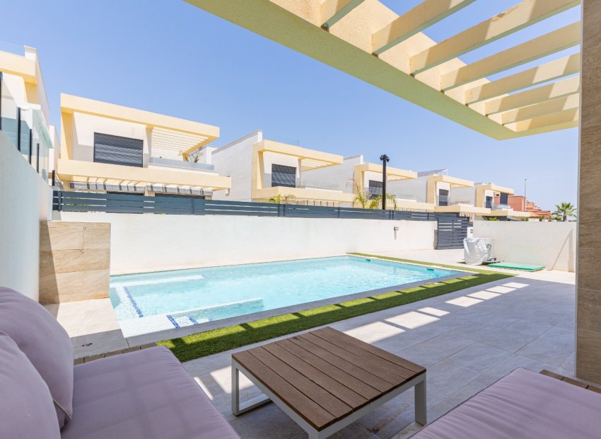 Reventa - Villa - Los Montesinos - La Herrada