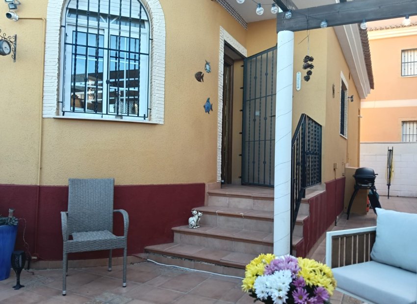 Reventa - Villa - Los Montesinos - La Herrada