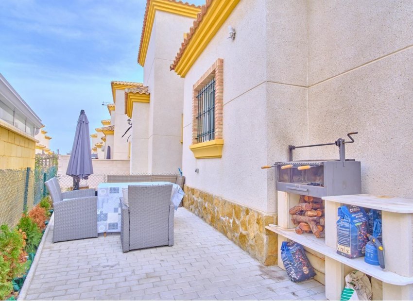 Reventa - Villa - Los Montesinos - La Herrada