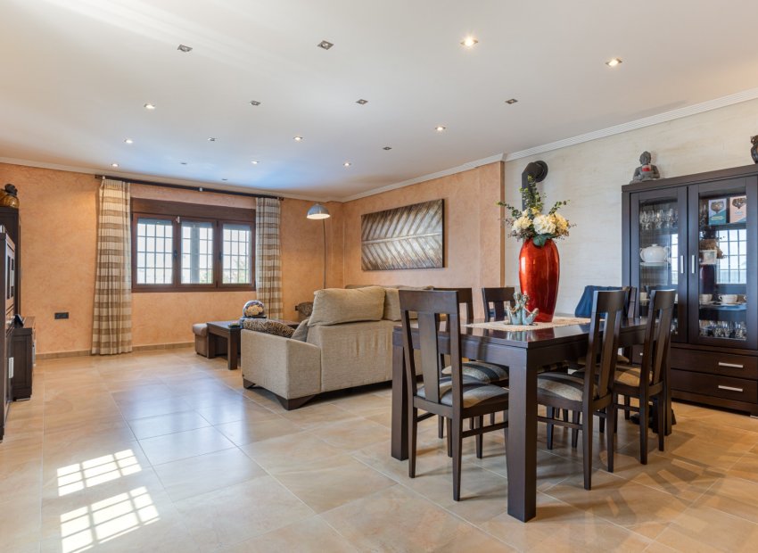 Reventa - Villa - Los Montesinos - La Herrada