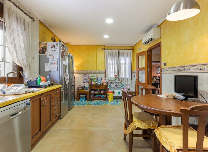 Reventa - Villa - Los Montesinos - La Herrada