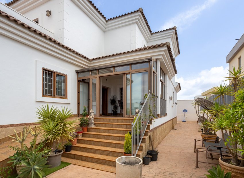 Reventa - Villa - Los Montesinos - La Herrada