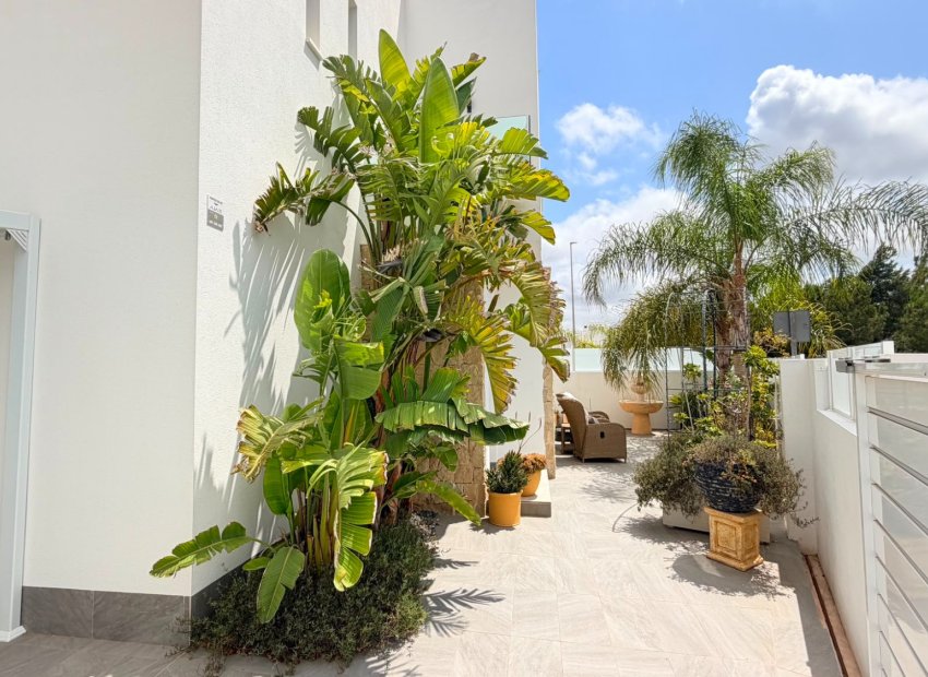 Reventa - Villa - Los Montesinos - La Herrada