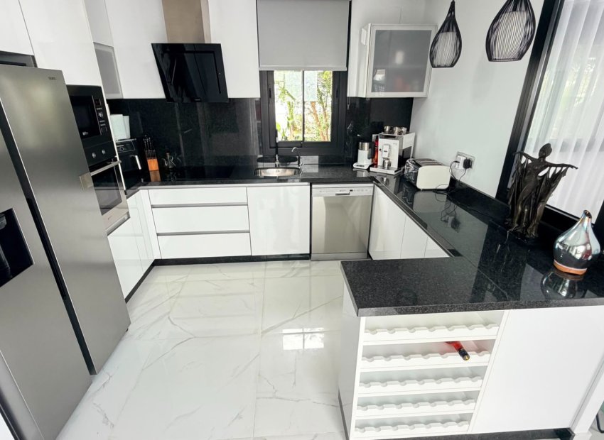Reventa - Villa - Los Montesinos - La Herrada