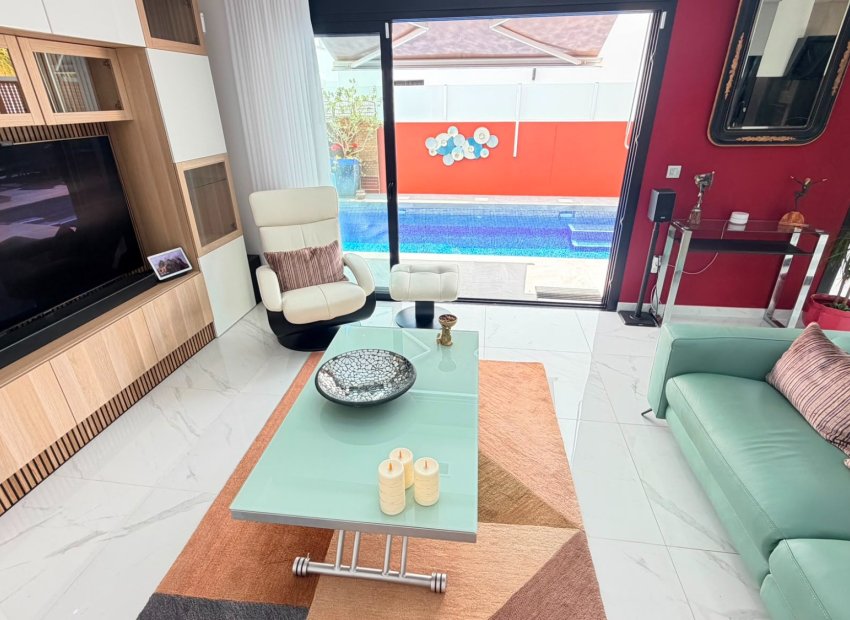 Reventa - Villa - Los Montesinos - La Herrada