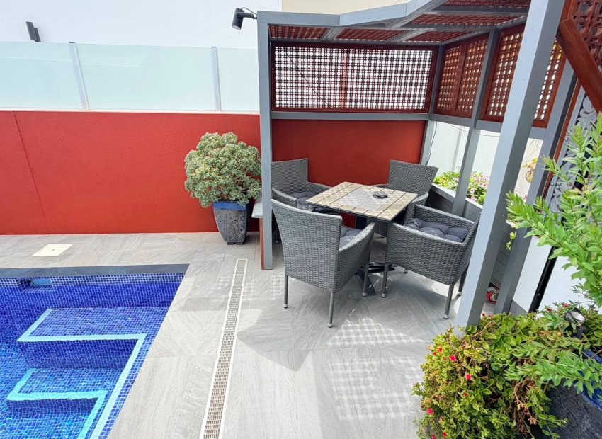 Reventa - Villa - Los Montesinos - La Herrada