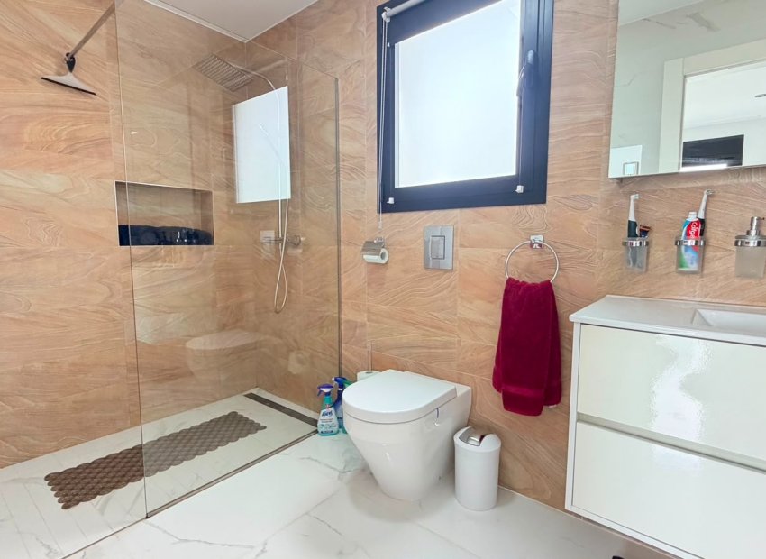 Reventa - Villa - Los Montesinos - La Herrada
