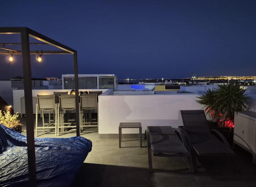Reventa - Villa - Los Montesinos - La Herrada