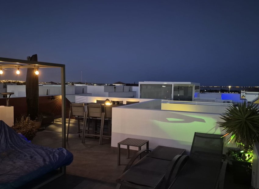 Reventa - Villa - Los Montesinos - La Herrada