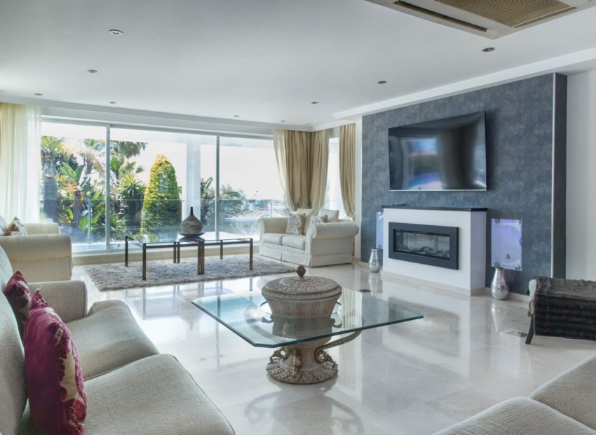 Reventa - Villa - Marbella - Elviria