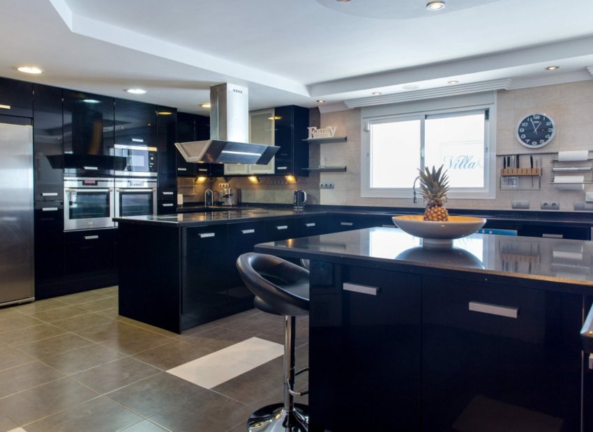 Reventa - Villa - Marbella - Elviria