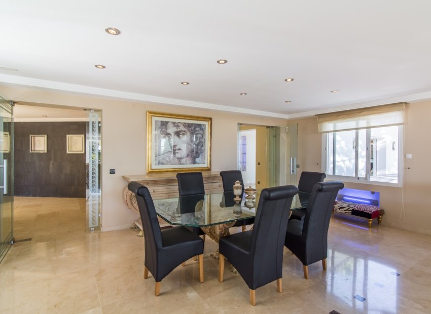 Reventa - Villa - Marbella - Elviria