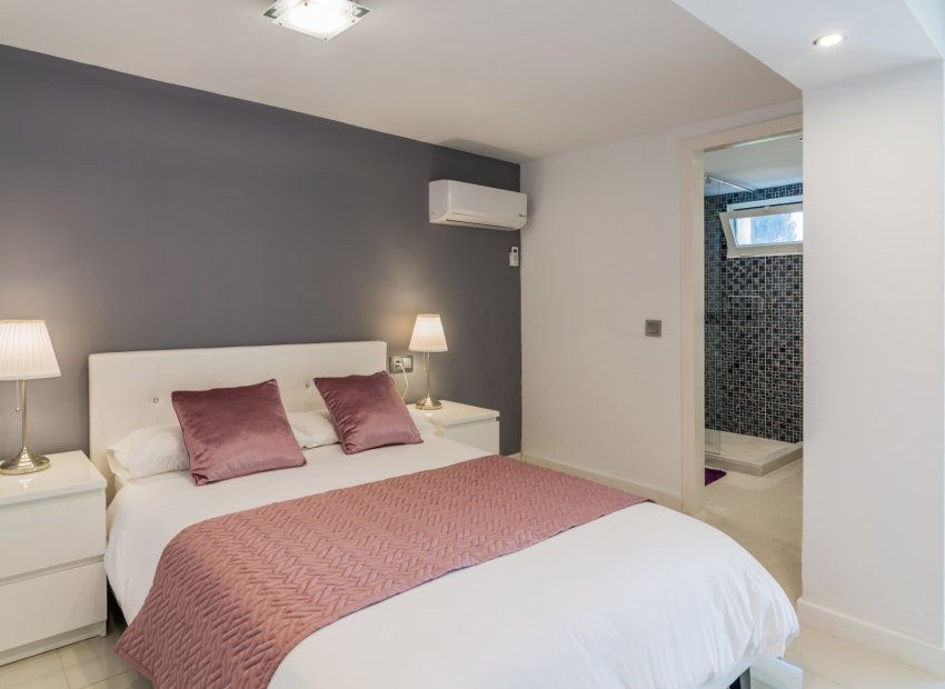 Reventa - Villa - Marbella - Elviria