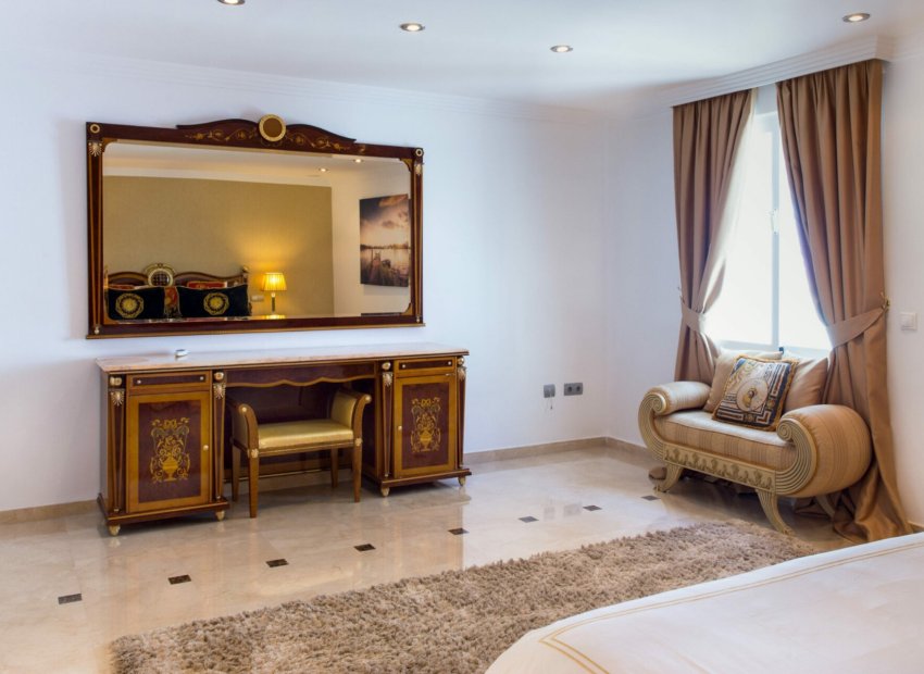 Reventa - Villa - Marbella - Elviria