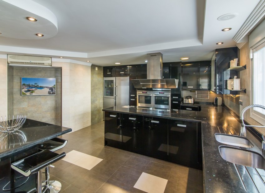 Reventa - Villa - Marbella - Elviria