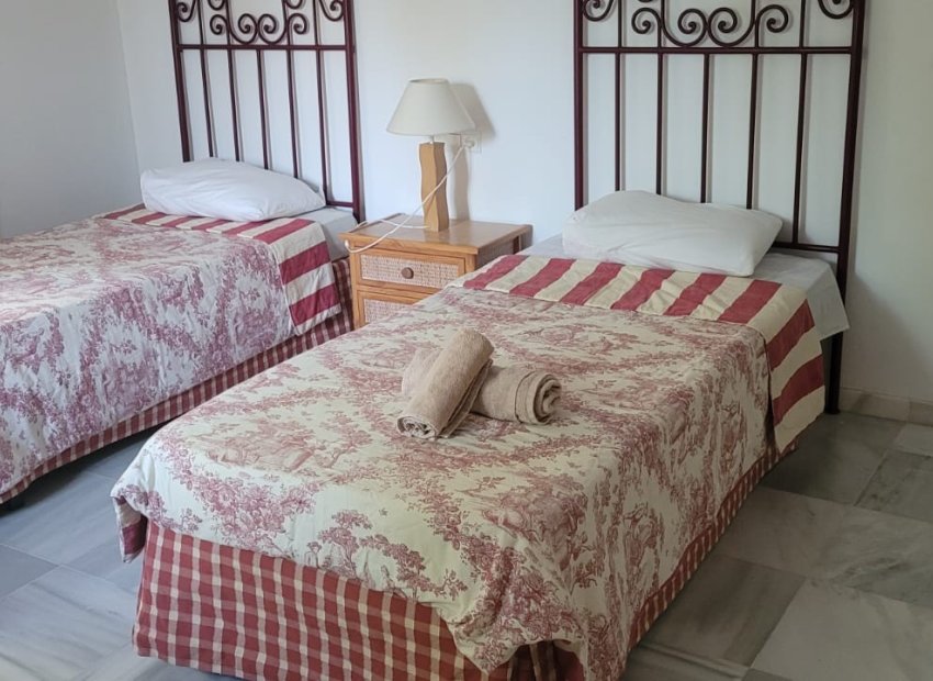 Reventa - Villa - Marbella - Las Chapas