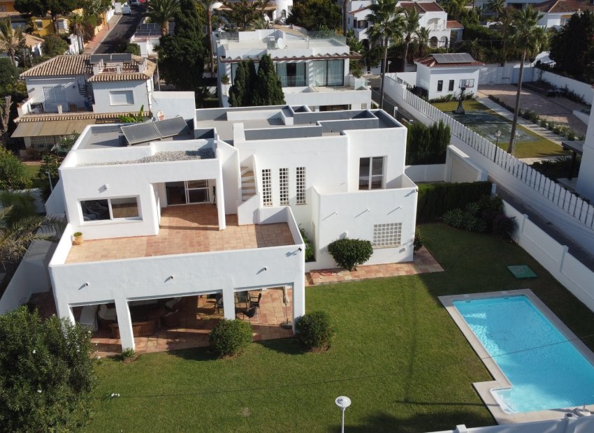 Reventa - Villa - Marbella - Las Chapas