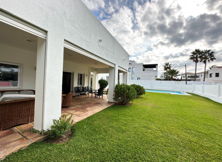 Reventa - Villa - Marbella - Las Chapas