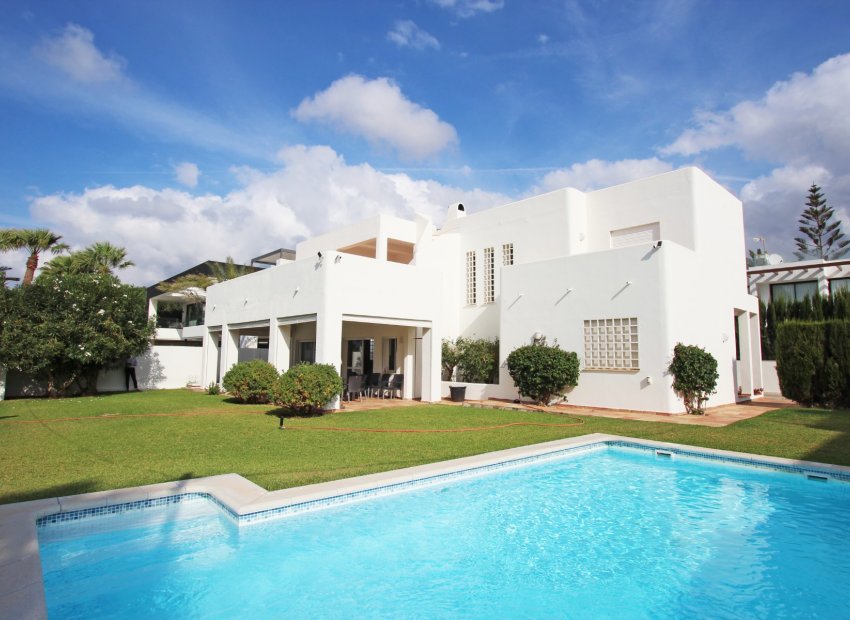 Reventa - Villa - Marbella - Las Chapas