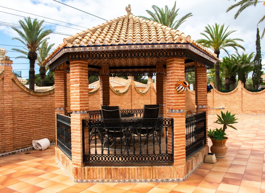 Reventa - Villa - Orihuela Costa - MUY CERCA DE LA PLAYA