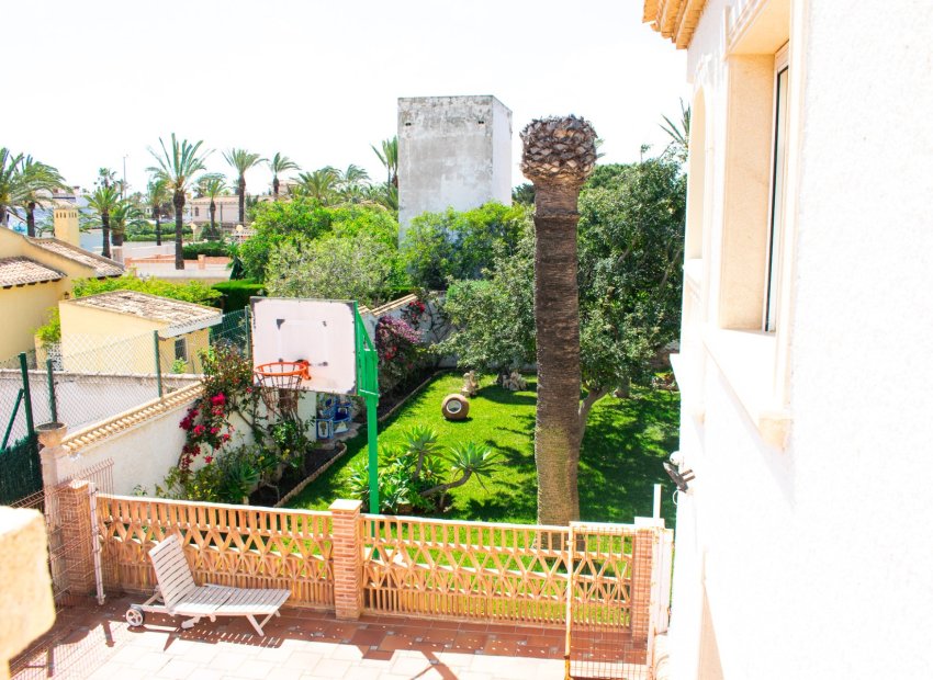Reventa - Villa - Orihuela Costa - MUY CERCA DE LA PLAYA