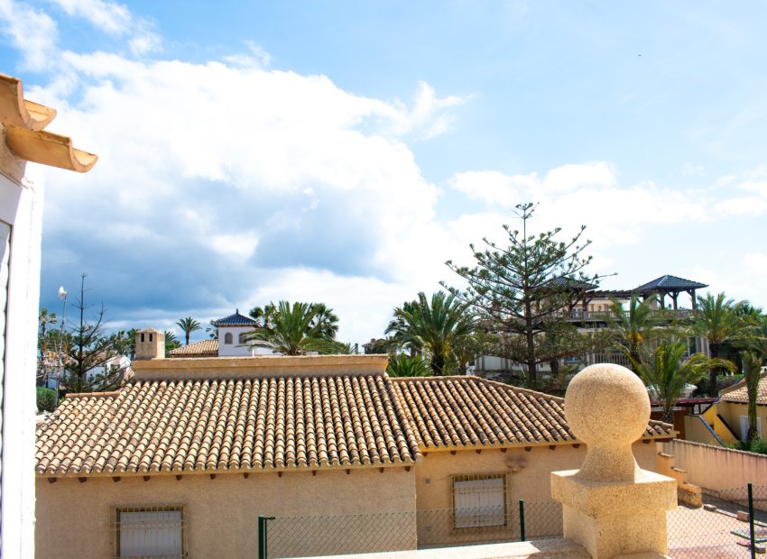 Reventa - Villa - Orihuela Costa - MUY CERCA DE LA PLAYA