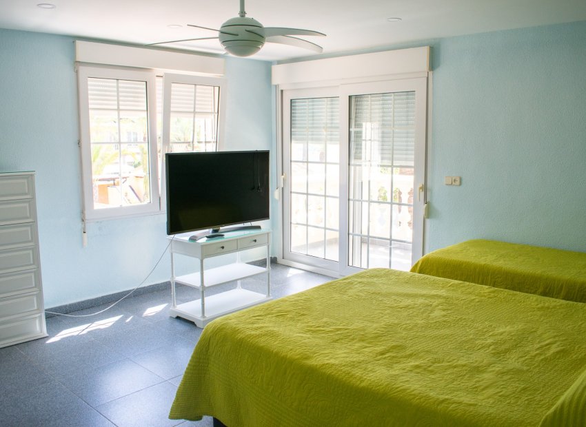 Reventa - Villa - Orihuela Costa - MUY CERCA DE LA PLAYA