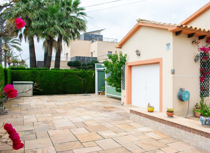 Reventa - Villa - Orihuela Costa - MUY CERCA DE LA PLAYA