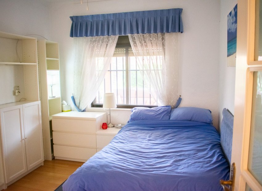 Reventa - Villa - Orihuela Costa - MUY CERCA DE LA PLAYA