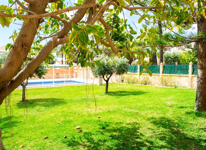 Reventa - Villa - Orihuela Costa - MUY CERCA DE LA PLAYA