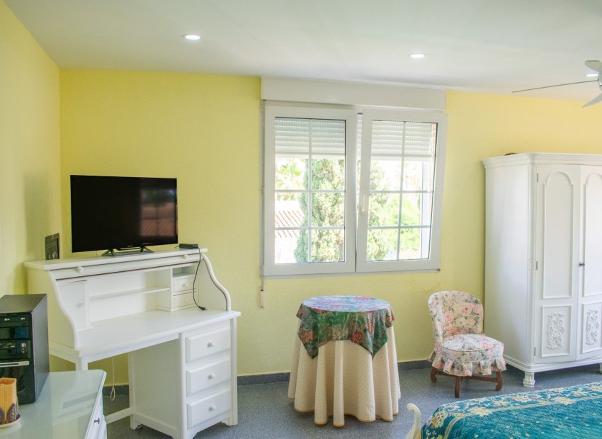 Reventa - Villa - Orihuela Costa - MUY CERCA DE LA PLAYA