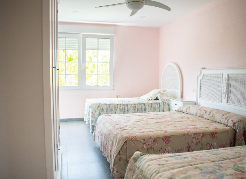 Reventa - Villa - Orihuela Costa - MUY CERCA DE LA PLAYA