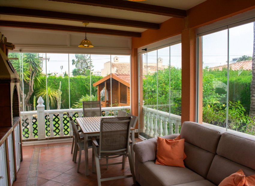 Reventa - Villa - Orihuela Costa - MUY CERCA DE LA PLAYA