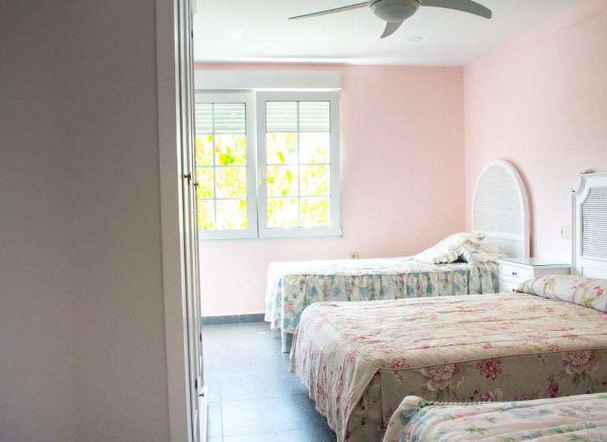 Reventa - Villa - Orihuela Costa - MUY CERCA DE LA PLAYA