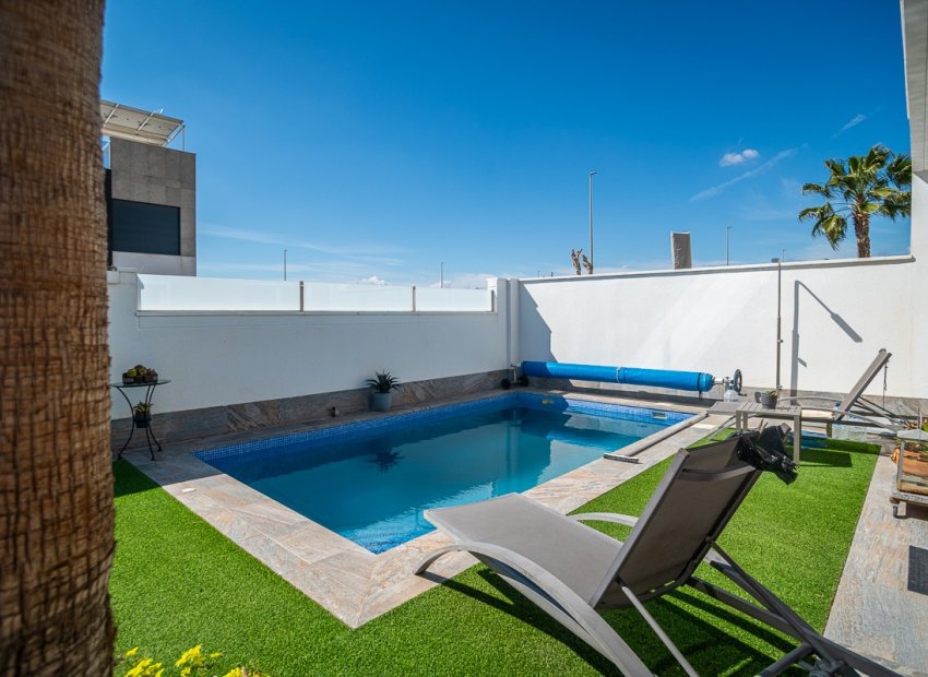 Reventa - Villa - PILAR DE LA HORADADA