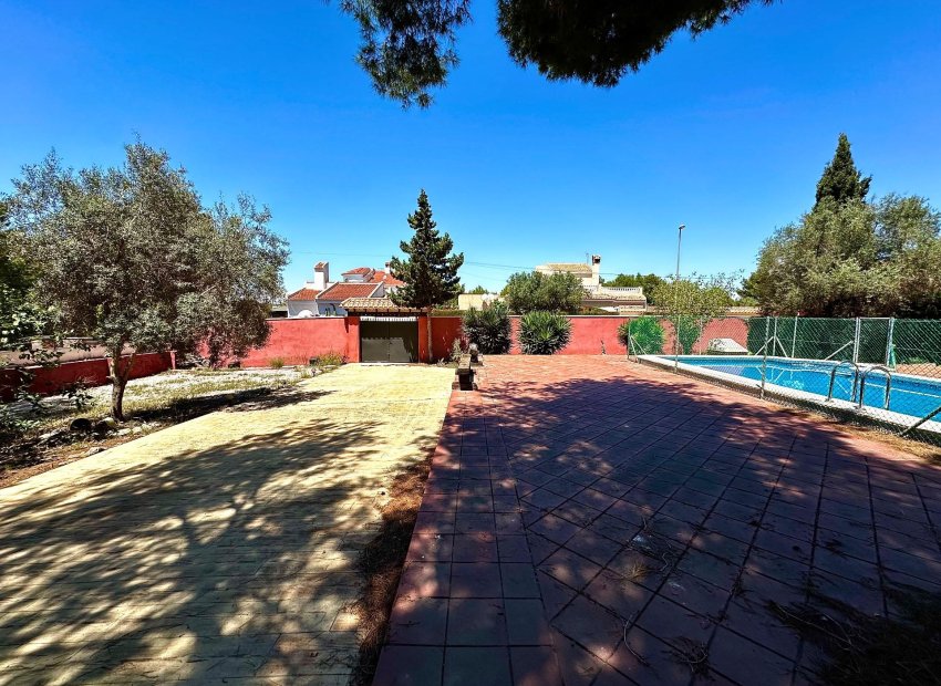 Reventa - Villa - San Miguel de Salinas - Ciudad de las comunicaciones