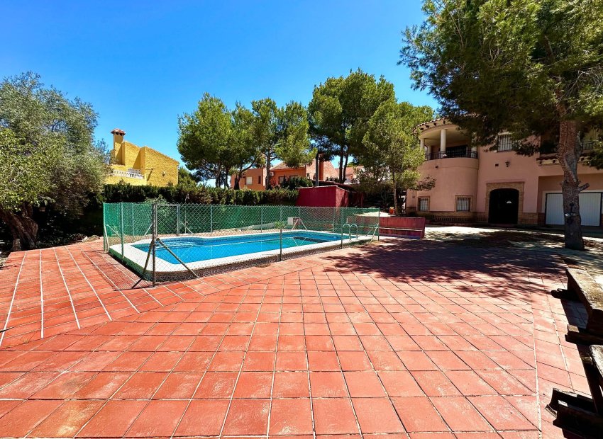 Reventa - Villa - San Miguel de Salinas - Ciudad de las comunicaciones