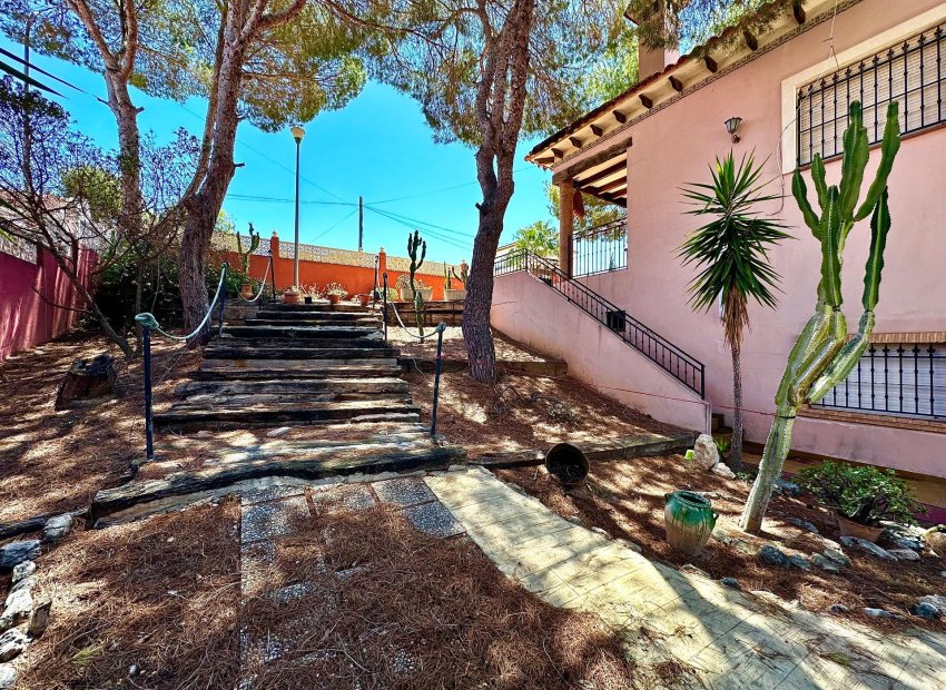 Reventa - Villa - San Miguel de Salinas - Ciudad de las comunicaciones