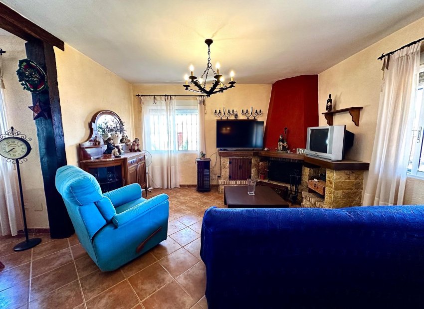 Reventa - Villa - San Miguel de Salinas - Ciudad de las comunicaciones