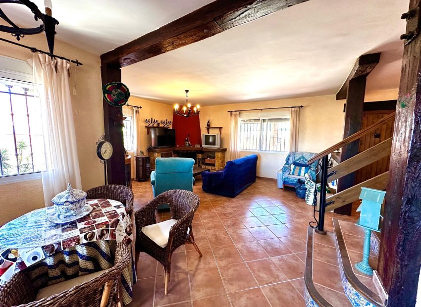 Reventa - Villa - San Miguel de Salinas - Ciudad de las comunicaciones