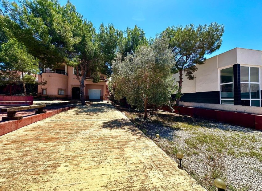 Reventa - Villa - San Miguel de Salinas - Ciudad de las comunicaciones