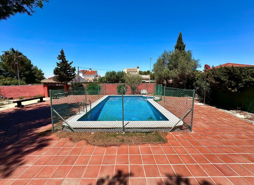 Reventa - Villa - San Miguel de Salinas - Ciudad de las comunicaciones